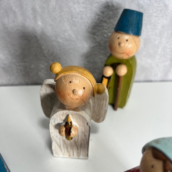 Wooden Nativity Set 9 Piece Figurines Shepherd Angel Jesus Rustic hand painted - Picture 6 of 12